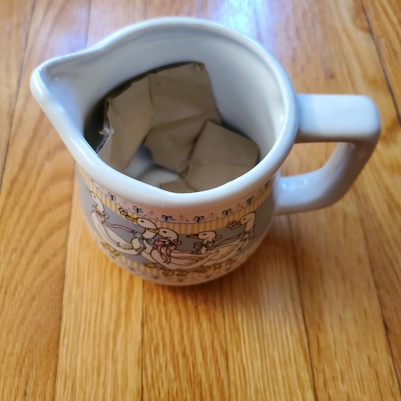 Vintage Ribbon Geese collection creamer - Picture 3 of 3